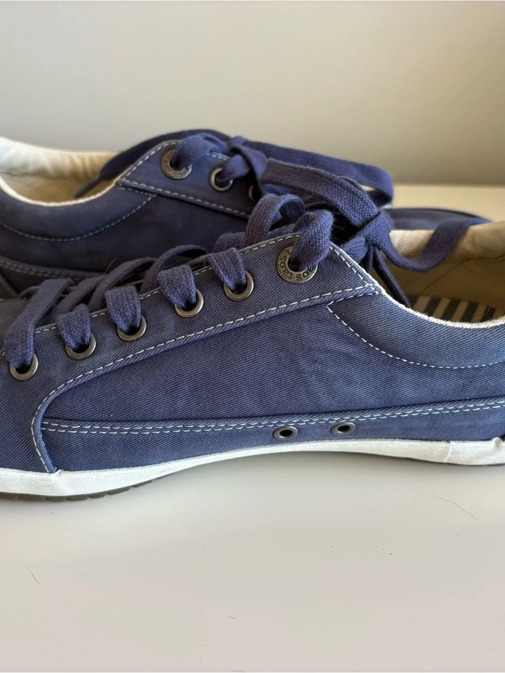 Women’s TAOS Moc Star 2 Sneaker size 8